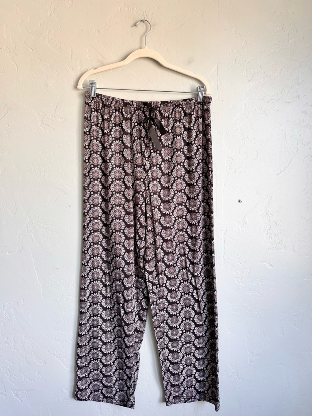 Mayfair Women's Soft V-Neck Pajama Set Gray Black Floral Size 1X EUC - Picture 2 of 4